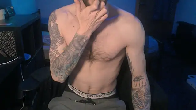 Snapshot of SexxxyLouis chatting on February 1, 11:54 am SexxxyLouis online show from February 1, 11:54 am