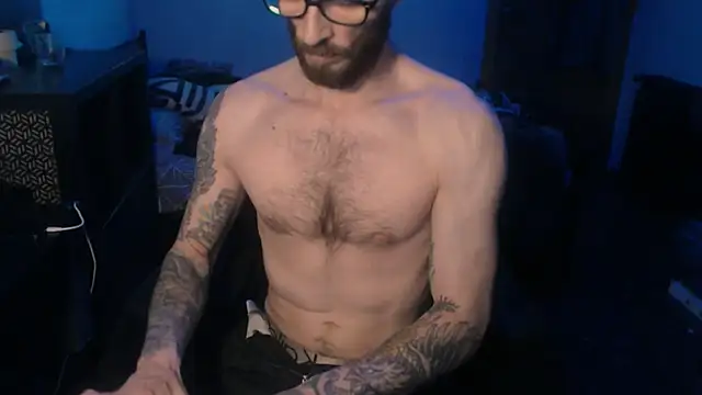 Snapshot of SexxxyLouis chatting on February 5, 2:16 pm SexxxyLouis online show from February 5, 2:16 pm