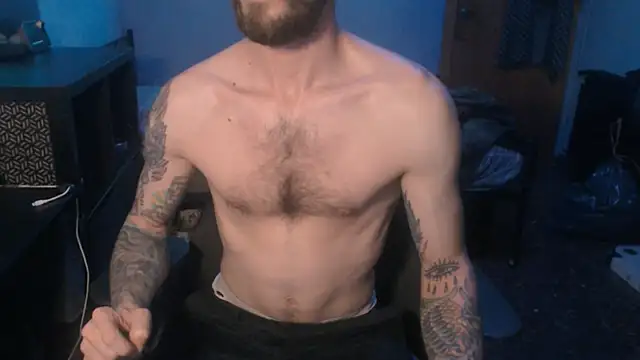 Snapshot of SexxxyLouis chatting on February 6, 5:19 pm SexxxyLouis online show from February 6, 5:19 pm