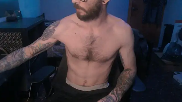 Snapshot of SexxxyLouis chatting on February 7, 11:45 am SexxxyLouis online show from February 7, 11:45 am