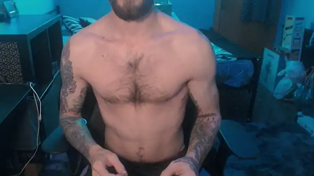 Snapshot of SexxxyLouis chatting on February 9, 2:07 pm SexxxyLouis online show from February 9, 2:07 pm