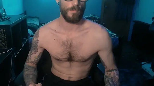 Snapshot of SexxxyLouis chatting on February 12, 4:11 pm SexxxyLouis online show from February 12, 4:11 pm