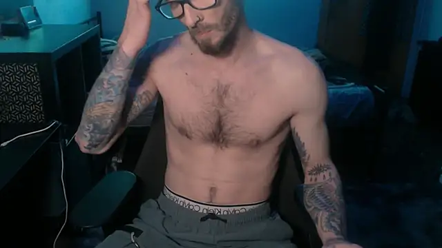 Snapshot of SexxxyLouis chatting on February 19, 2:01 pm SexxxyLouis online show from February 19, 2:01 pm