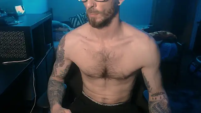 Snapshot of SexxxyLouis chatting on February 21, 6:59 pm SexxxyLouis online show from February 21, 6:59 pm