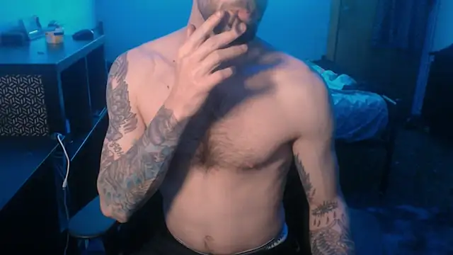 Snapshot of SexxxyLouis chatting on March 1, 8:42 pm SexxxyLouis online show from March 1, 8:42 pm