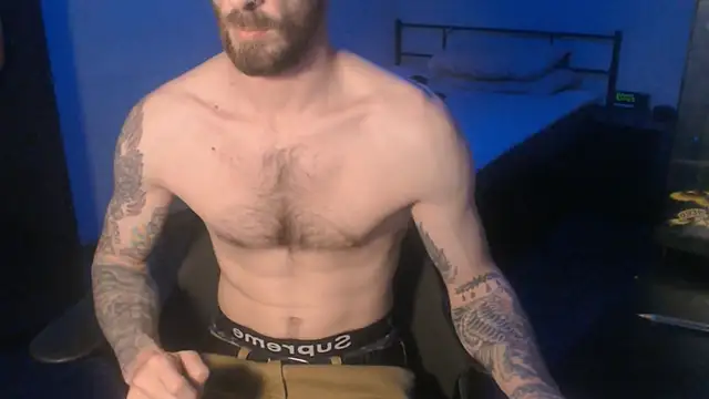 Snapshot of SexxxyLouis chatting on March 4, 7:11 pm SexxxyLouis online show from March 4, 7:11 pm