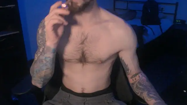 Snapshot of SexxxyLouis chatting on March 7, 8:34 am SexxxyLouis online show from March 7, 8:34 am