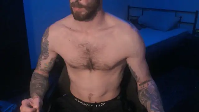 Snapshot of SexxxyLouis chatting on March 8, 8:25 pm SexxxyLouis online show from March 8, 8:25 pm