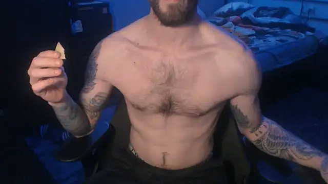 Snapshot of SexxxyLouis chatting on March 18, 6:37 pm SexxxyLouis online show from March 18, 6:37 pm