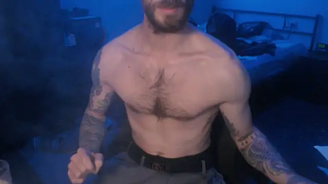 Snapshot of SexxxyLouis chatting on March 19, 8:23 am SexxxyLouis online show from March 19, 8:23 am