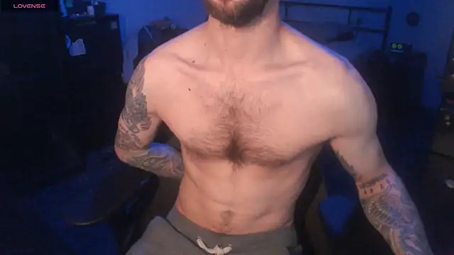 Snapshot of SexxxyLouis chatting on November 3, 9:10 am SexxxyLouis online show from November 3, 9:10 am