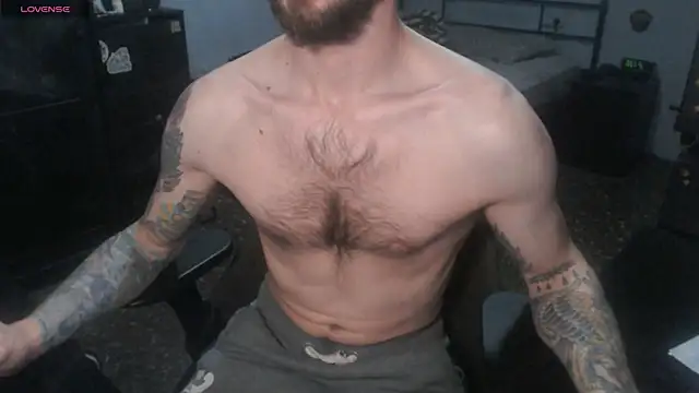 Snapshot of SexxxyLouis chatting on December 17, 8:37 pm SexxxyLouis online show from December 17, 8:37 pm