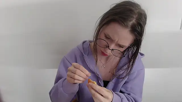  Hanna Moon  online show from April 16, 12:39 pm