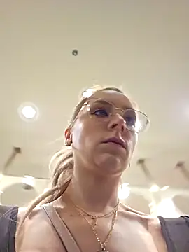 Snapshot of LilyOrion chatting on December 3, 8:50 pm LilyOrion online show from December 3, 8:50 pm