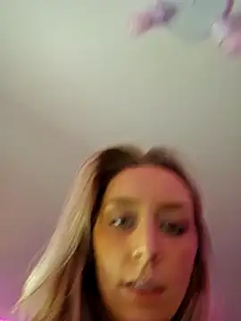 Snapshot of LilyOrion chatting on December 4, 3:04 am LilyOrion online show from December 4, 3:04 am