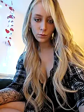 Snapshot of LilyOrion chatting on February 25, 7:14 pm LilyOrion online show from February 25, 7:14 pm