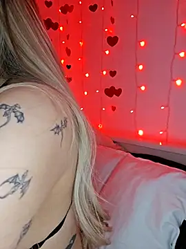 Snapshot of LilyOrion chatting on February 26, 4:47 am LilyOrion online show from February 26, 4:47 am