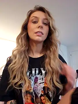 Snapshot of LilyOrion chatting on October 23, 5:44 pm LilyOrion online show from October 23, 5:44 pm