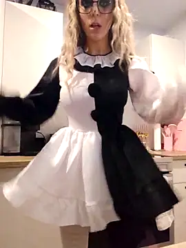 Snapshot of LilyOrion chatting on November 1, 12:12 am LilyOrion online show from November 1, 12:12 am