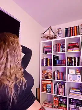 Snapshot of LilyOrion chatting on November 4, 1:16 am LilyOrion online show from November 4, 1:16 am