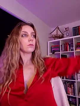 Snapshot of LilyOrion chatting on November 5, 2:44 am LilyOrion online show from November 5, 2:44 am