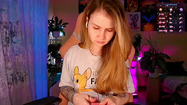 Snapshot of GoodWitch_ chatting on December 2, 7:36 am GoodWitch online show from December 2, 7:36 am