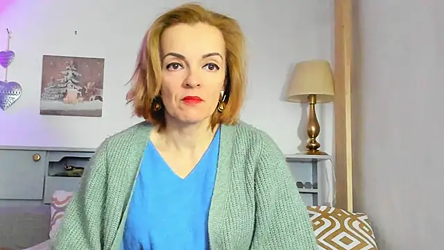 Snapshot of KateConner chatting on February 11, 8:42 pm KateConner online show from February 11, 8:42 pm