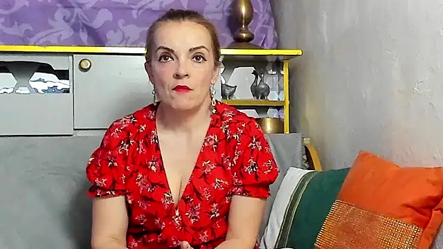 KateConner online show from April 6, 9:16 pm