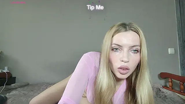 JuiliOnesunray online show from November 15, 6:33 am