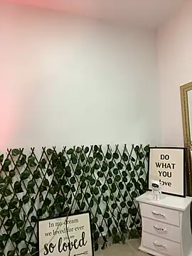 Snapshot of Fancyxlove chatting on February 14, 1:29 pm Fancyxlove online show from February 14, 1:29 pm