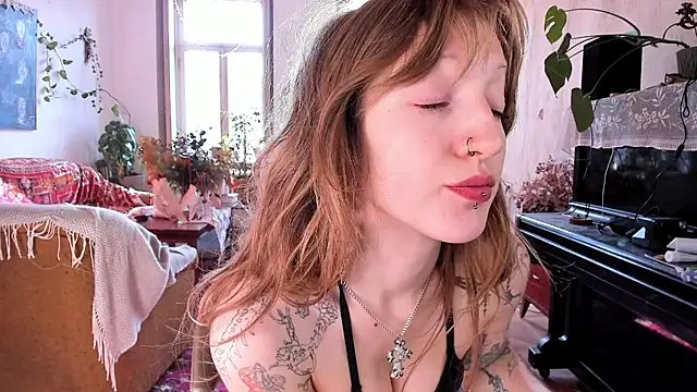 Snapshot of Miranda2_0 chatting on January 12, 6:28 am Miranda2 0 online show from January 12, 6:28 am