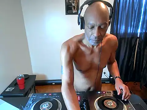 Snapshot of longdick4you8686 chatting on January 23, 9:07 pm longdick4you8686 online show from January 23, 9:07 pm