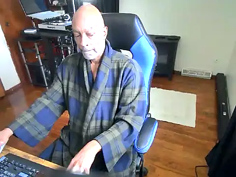 Snapshot of longdick4you8686 chatting on January 24, 6:04 pm longdick4you8686 online show from January 24, 6:04 pm
