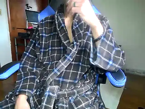 Snapshot of longdick4you8686 chatting on February 26, 8:11 pm longdick4you8686 online show from February 26, 8:11 pm