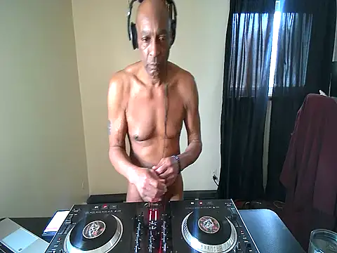 Snapshot of longdick4you8686 chatting on February 28, 8:07 pm longdick4you8686 online show from February 28, 8:07 pm
