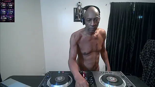 Snapshot of longdick4you8686 chatting on November 6, 10:43 pm longdick4you8686 online show from November 6, 10:43 pm