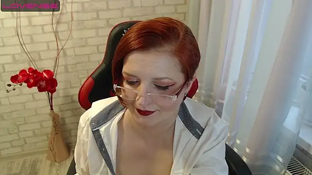 Snapshot of vikualex69 chatting on November 8, 10:15 am vikualex69 online show from November 8, 10:15 am