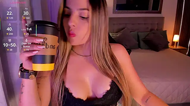 Snapshot of AmyWood chatting on November 14, 8:29 pm AmyWood online show from November 14, 8:29 pm