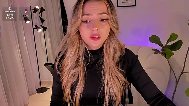 AmyWood online show from February 13, 7:32 pm