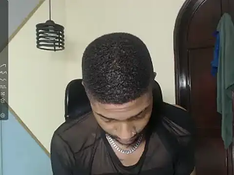 Snapshot of kilian_xx chatting on February 6, 1:32 pm kilian xx online show from February 6, 1:32 pm