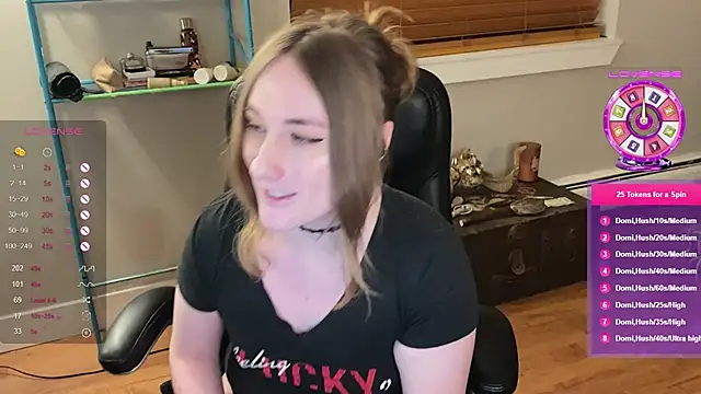 Snapshot of luluvaladon chatting on February 3, 1:41 am luluvaladon online show from February 3, 1:41 am