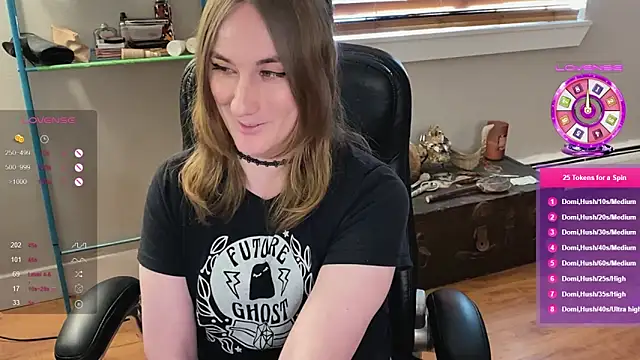 Snapshot of luluvaladon chatting on February 5, 11:06 pm luluvaladon online show from February 5, 11:06 pm