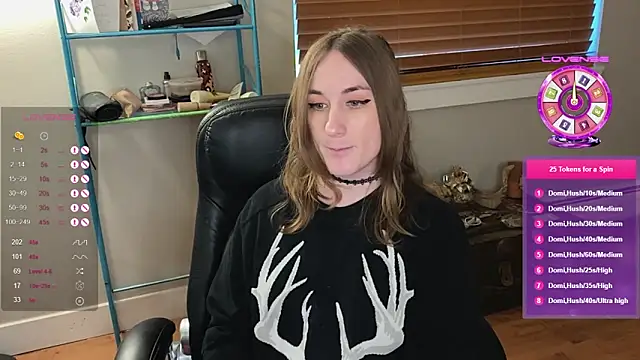 Snapshot of luluvaladon chatting on March 5, 12:27 am luluvaladon online show from March 5, 12:27 am