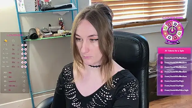 Snapshot of luluvaladon chatting on March 8, 10:45 pm luluvaladon online show from March 8, 10:45 pm