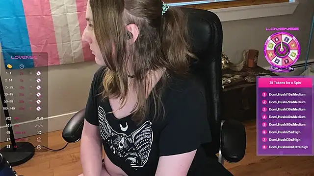 Snapshot of luluvaladon chatting on March 19, 12:26 am luluvaladon online show from March 19, 12:26 am