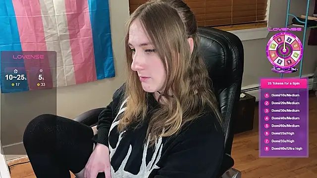 Snapshot of luluvaladon chatting on September 19, 2:57 am luluvaladon online show from September 19, 2:57 am