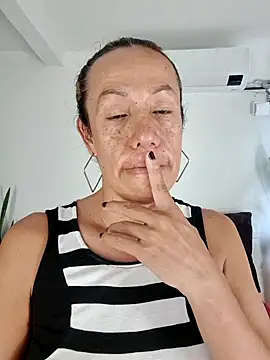 Snapshot of YOURSDEBORA chatting on November 26, 7:04 pm YOURSDEBORA online show from November 26, 7:04 pm