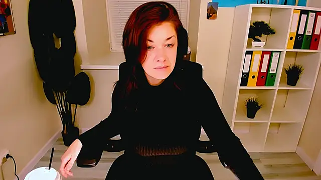 Snapshot of AnaMills chatting on November 10, 10:03 am AnaMills online show from November 10, 10:03 am