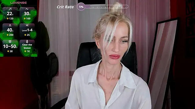 Snapshot of CindySw chatting on October 6, 10:12 am CindySw online show from October 6, 10:12 am