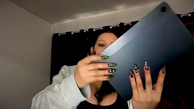 Snapshot of MarcellaGriffin chatting on November 6, 9:15 pm MarcellaGriffin online show from November 6, 9:15 pm